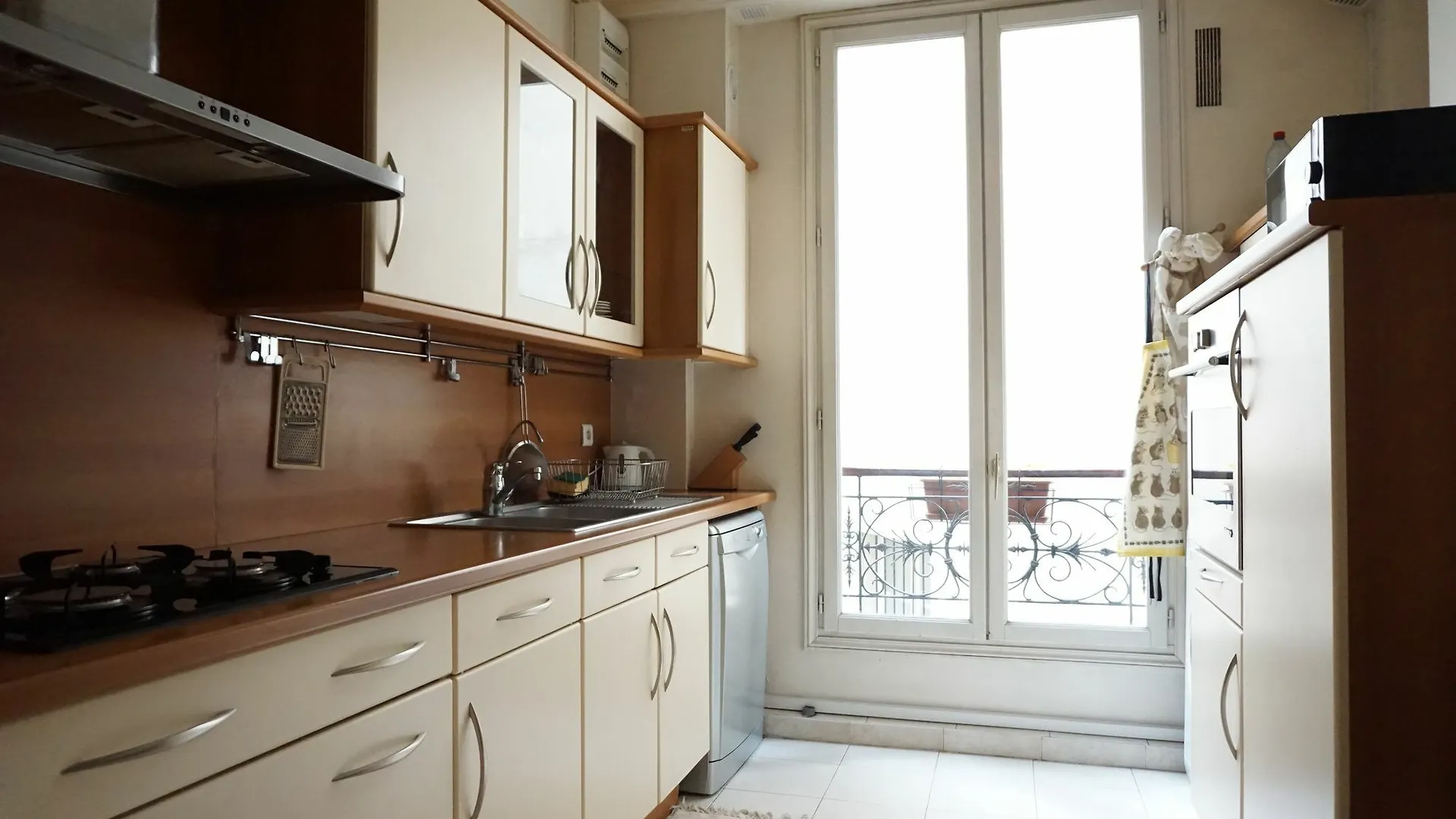 Place Des Etats Unis-5 Pieces-130 M² -Paris 16 Daire