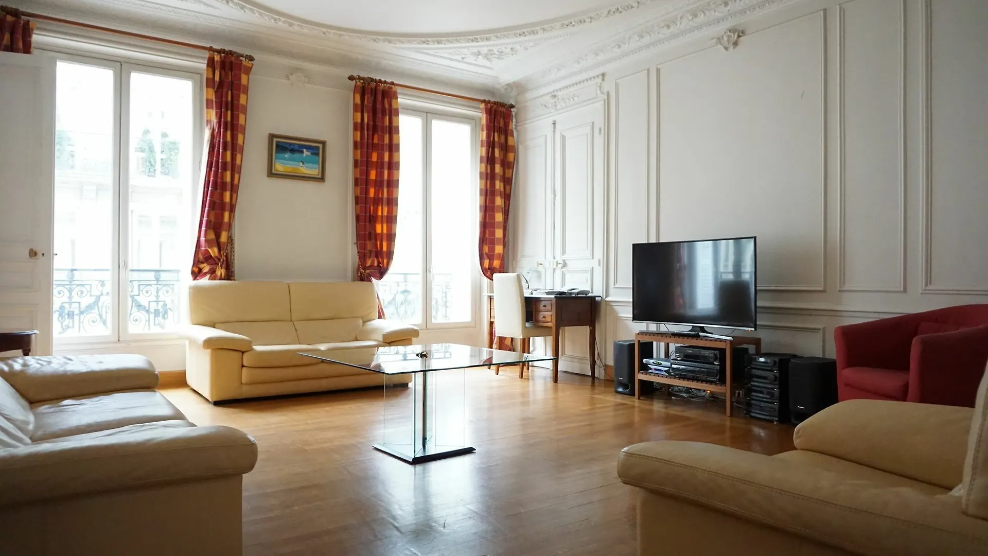 Place Des Etats Unis-5 Pieces-130 M² -Paris 16 Daire