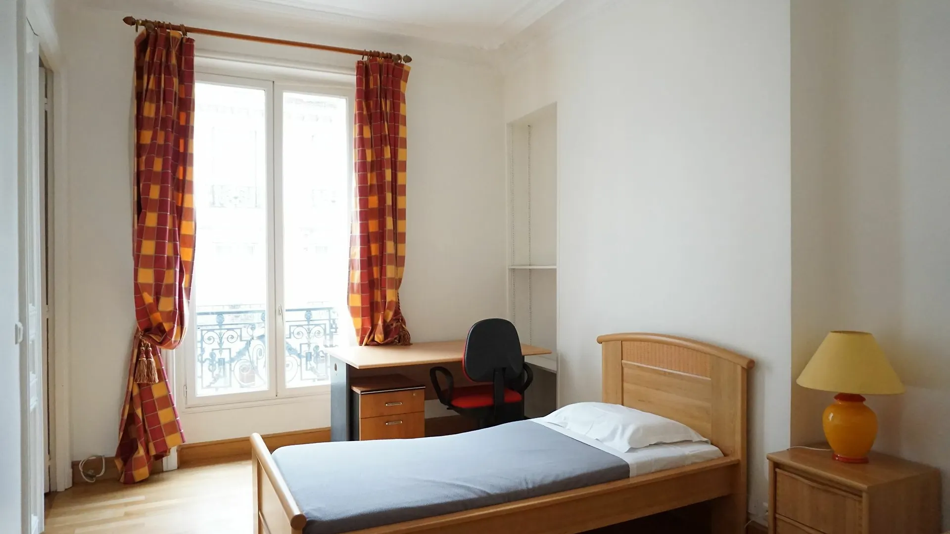 Place Des Etats Unis-5 Pieces-130 M² -Paris 16 0*, Paris Fransa