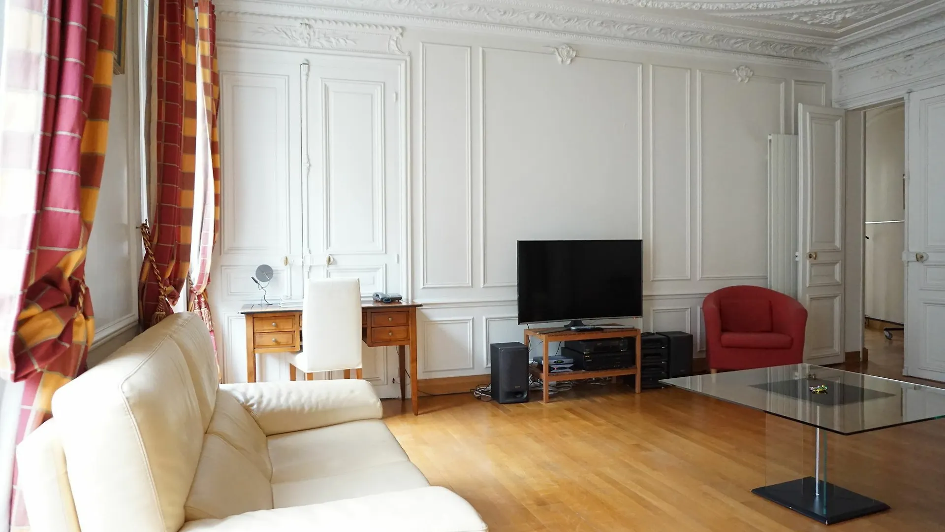 Place Des Etats Unis-5 Pieces-130 M² -Paris 16 0*, Paris Fransa